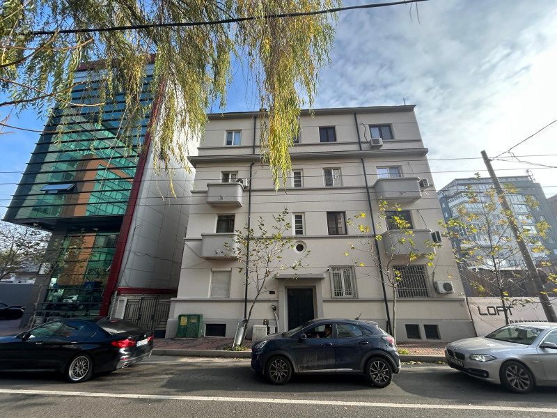 VAND APARTAMENT  DOUA CAMERE CU INTRĂRI SEPARATE 
