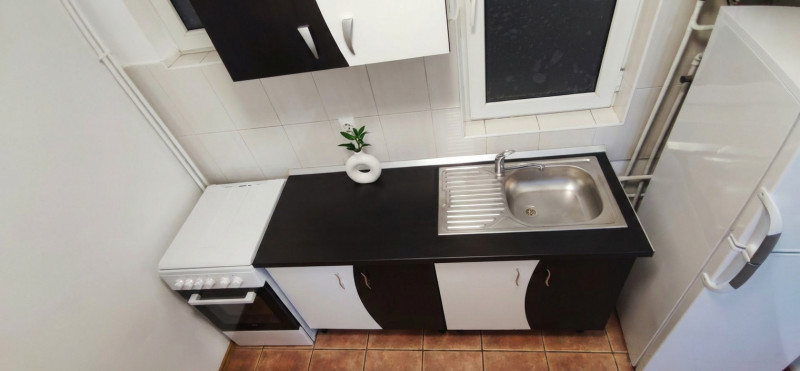 VAND APARTAMENT  DOUA CAMERE CU INTRĂRI SEPARATE 