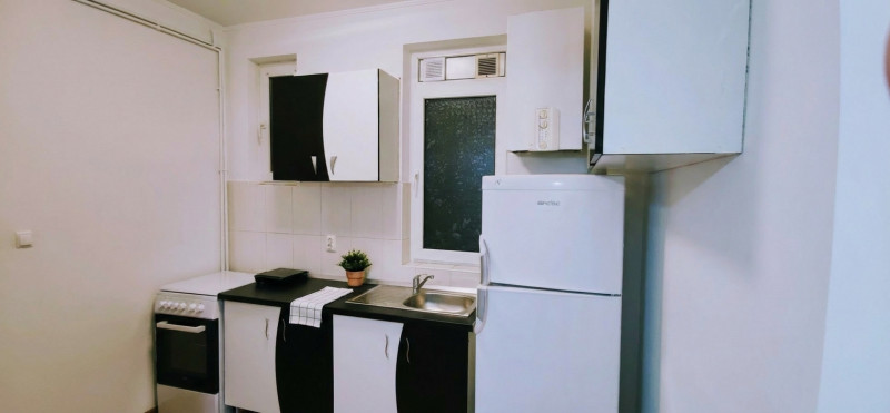 VAND APARTAMENT  DOUA CAMERE CU INTRĂRI SEPARATE 