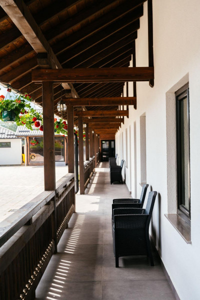 Vanzare - investitie la cheie - pensiune Voronet 8 camere 2023 - totul nou!