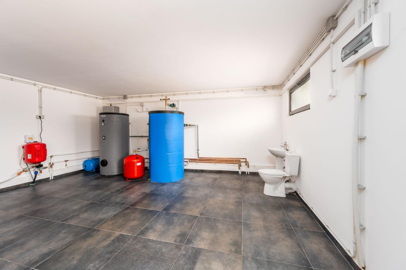 Vanzare - investitie la cheie - pensiune Voronet 8 camere 2023 - totul nou!