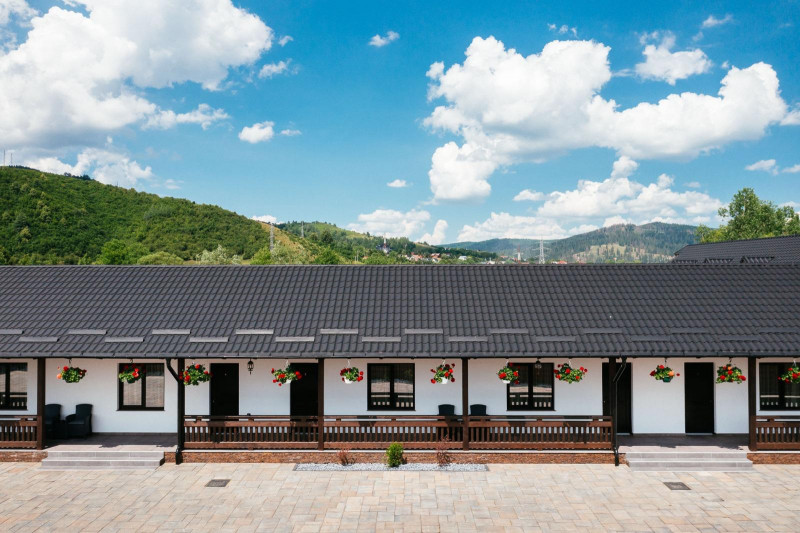 Vanzare - investitie la cheie - pensiune Voronet 8 camere 2023 - totul nou!