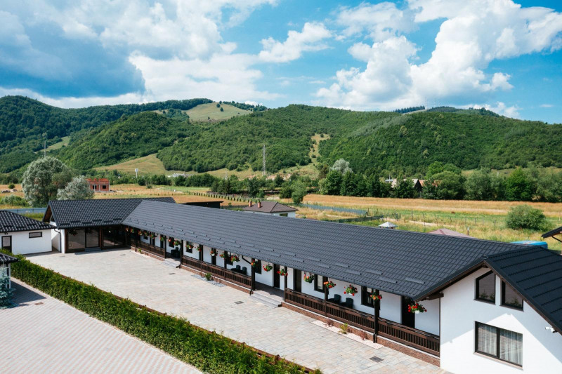 Vanzare - investitie la cheie - pensiune Voronet 8 camere 2023 - totul nou!