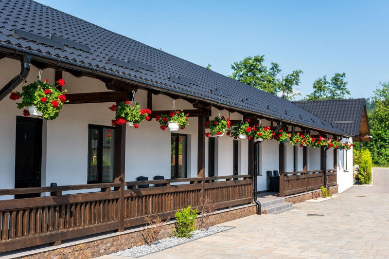 Vanzare - investitie la cheie - pensiune Voronet 8 camere 2023 - totul nou!