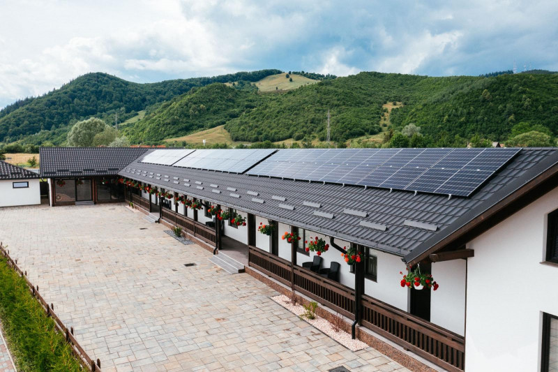 Vanzare - investitie la cheie - pensiune Voronet 8 camere 2023 - totul nou!