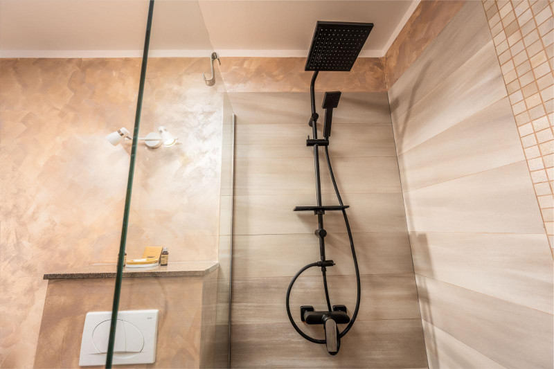 Vanzare - investitie la cheie - pensiune Voronet 8 camere 2023 - totul nou!