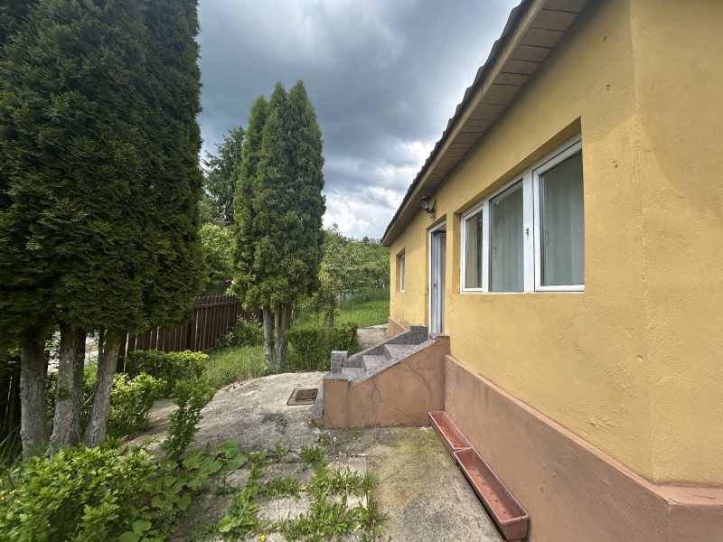 VAND  3120 MP TEREN CU CASUTA , SURDESTI BREAZA