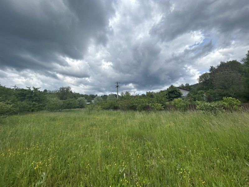 VAND  3120 MP TEREN CU CASUTA , SURDESTI BREAZA