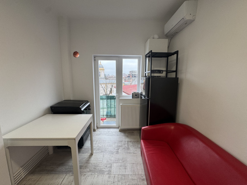 Garsoniera de pe strada Visinilor