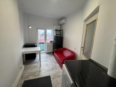 Garsoniera de pe strada Visinilor