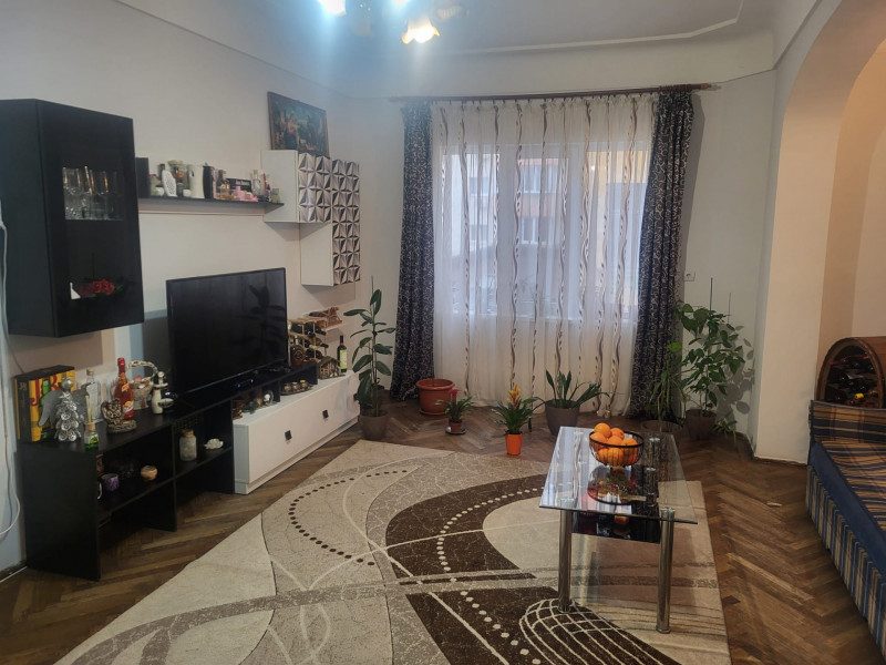 Apartament 5 camere Moșilor - Corbeni