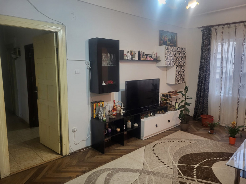 Apartament 5 camere Moșilor - Corbeni