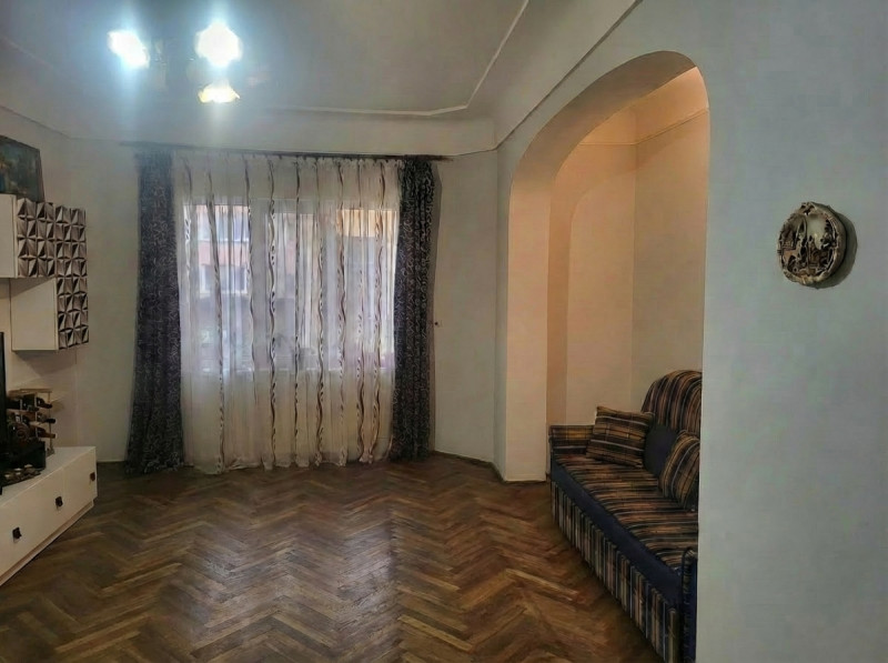 Apartament 5 camere Moșilor - Corbeni