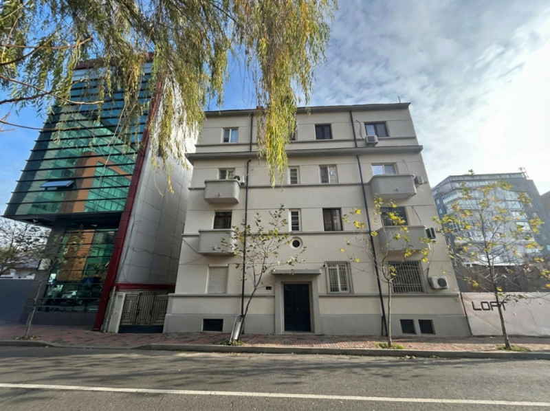 VAND APARTAMENT  DOUA CAMERE CU INTRĂRI SEPARATE 