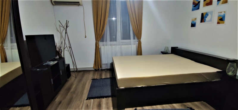 VAND APARTAMENT  DOUA CAMERE CU INTRĂRI SEPARATE 