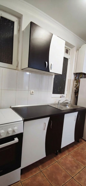 VAND APARTAMENT  DOUA CAMERE CU INTRĂRI SEPARATE 
