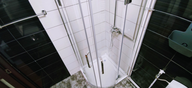 VAND APARTAMENT  DOUA CAMERE CU INTRĂRI SEPARATE 