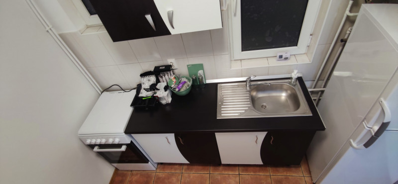 VAND APARTAMENT  DOUA CAMERE CU INTRĂRI SEPARATE 