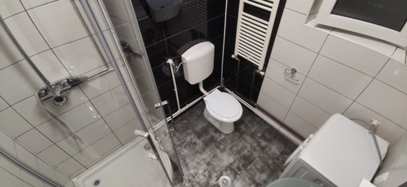 VAND APARTAMENT  DOUA CAMERE CU INTRĂRI SEPARATE 