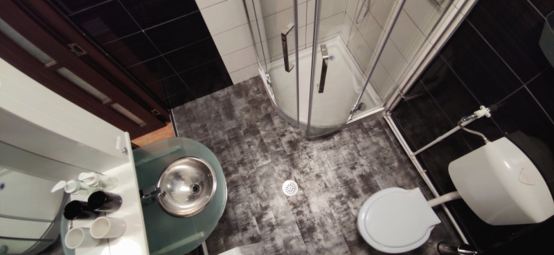 VAND APARTAMENT  DOUA CAMERE CU INTRĂRI SEPARATE 