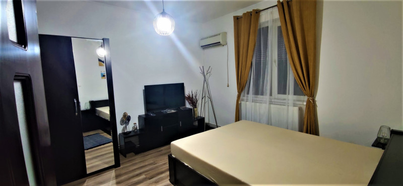 VAND APARTAMENT  DOUA CAMERE CU INTRĂRI SEPARATE 