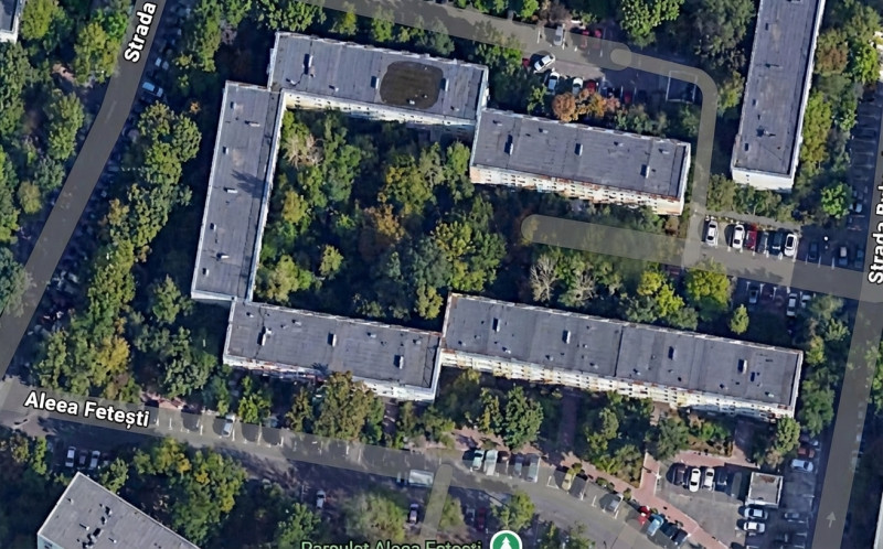 VANZARE BIROURI, CABINET, SALON, ÎN ȘASE CAMERE CU MULTIPLE DEPENDINȚE