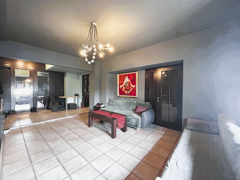 Vând apartament boem, într-un bloc ca un refren