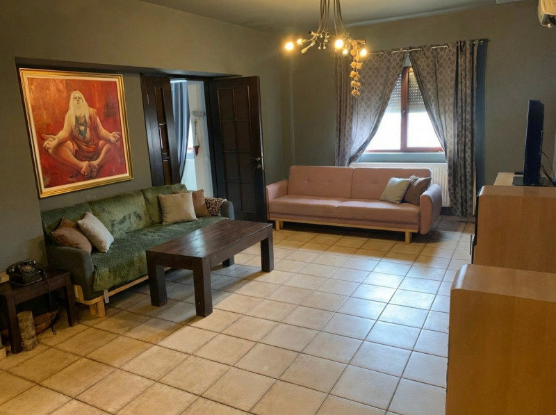 Vând apartament boem, într-un bloc ca un refren