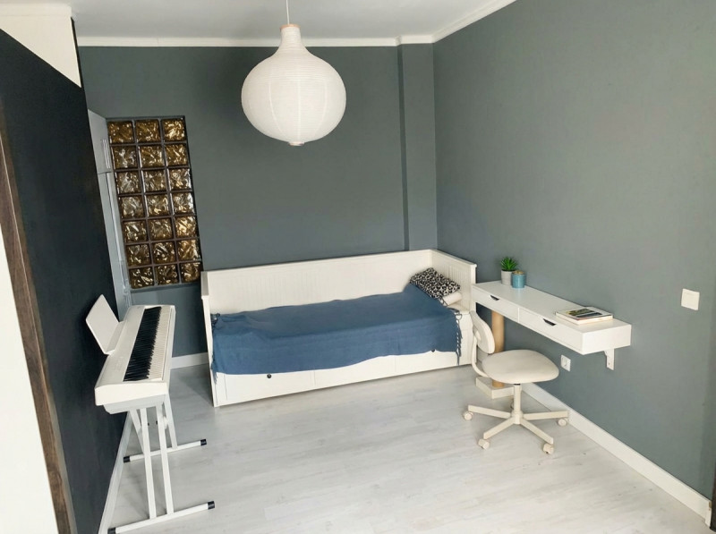 Vând apartament boem, într-un bloc ca un refren