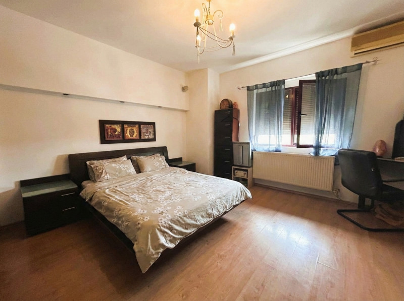 Vând apartament boem, într-un bloc ca un refren