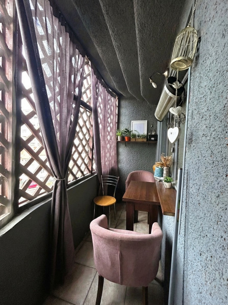 Vând apartament boem, într-un bloc ca un refren