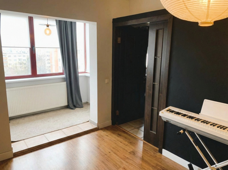 Vând apartament boem, într-un bloc ca un refren