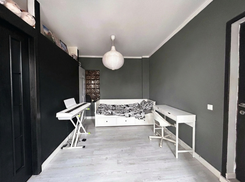 Vând apartament boem, într-un bloc ca un refren