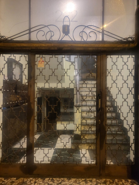 Vând apartament boem, într-un bloc ca un refren