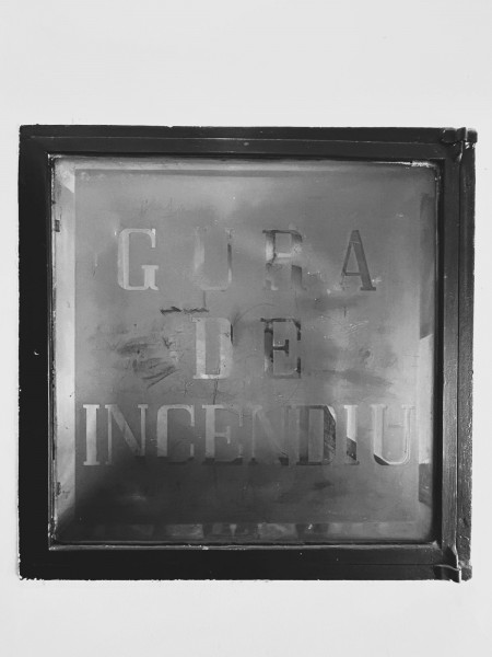 Vând apartament boem, într-un bloc ca un refren