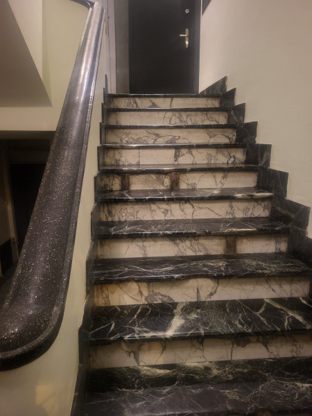 Vând apartament boem, într-un bloc ca un refren