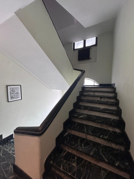 Vând apartament boem, într-un bloc ca un refren