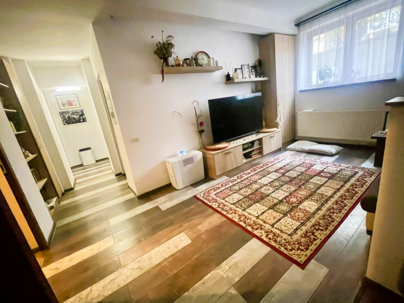 VAND TREI CAMERE, DECOMANDAT, MUNCII-CALARASILOR 