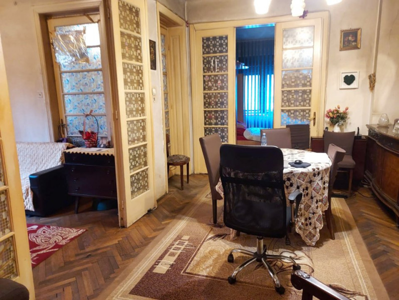 Proprietate deosebită într-o casă interbelică, de vanzare in zona Unirii