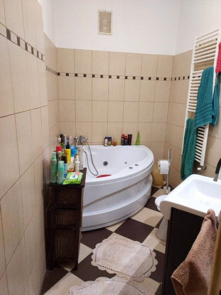 Proprietate deosebită într-o casă interbelică, de vanzare in zona Unirii