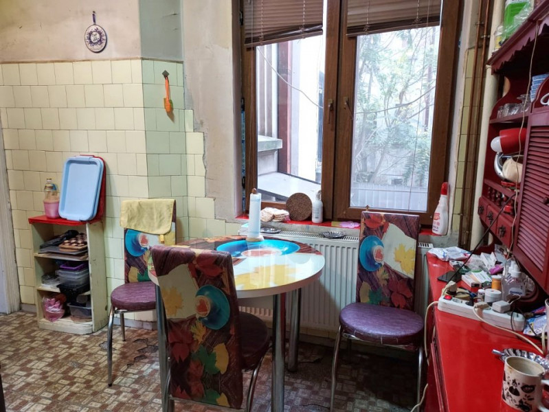 Proprietate deosebită într-o casă interbelică, de vanzare in zona Unirii