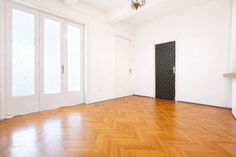 Bd. Carol I Apartament elegant cu proporții generoase și potențial de redefinire