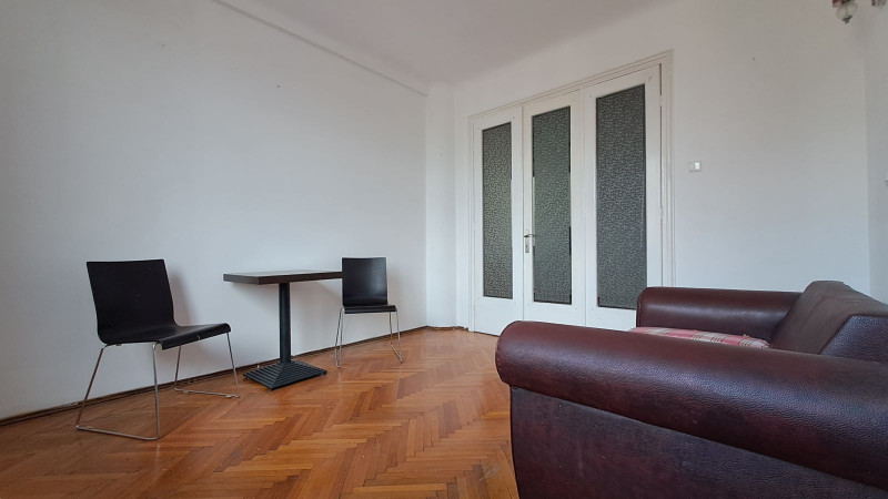 Bd. Carol I Apartament elegant cu proporții generoase și potențial de redefinire