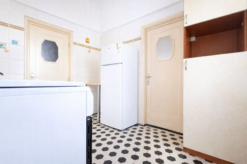 Bd. Carol I Apartament elegant cu proporții generoase și potențial de redefinire