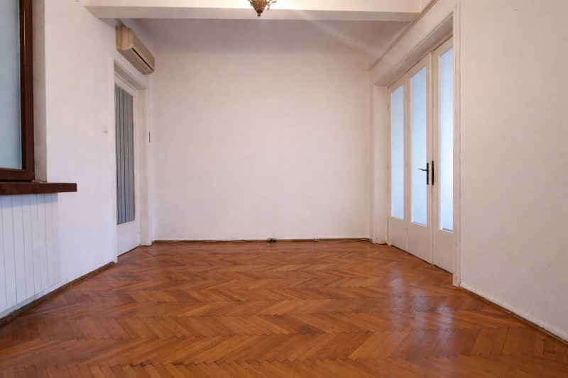 Bd. Carol I Apartament elegant cu proporții generoase și potențial de redefinire