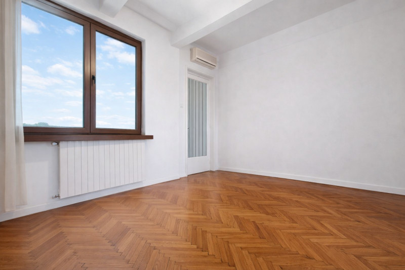 Bd. Carol I Apartament elegant cu proporții generoase și potențial de redefinire