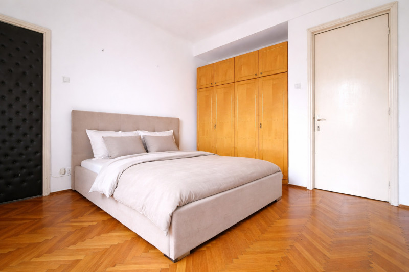 Bd. Carol I Apartament elegant cu proporții generoase și potențial de redefinire