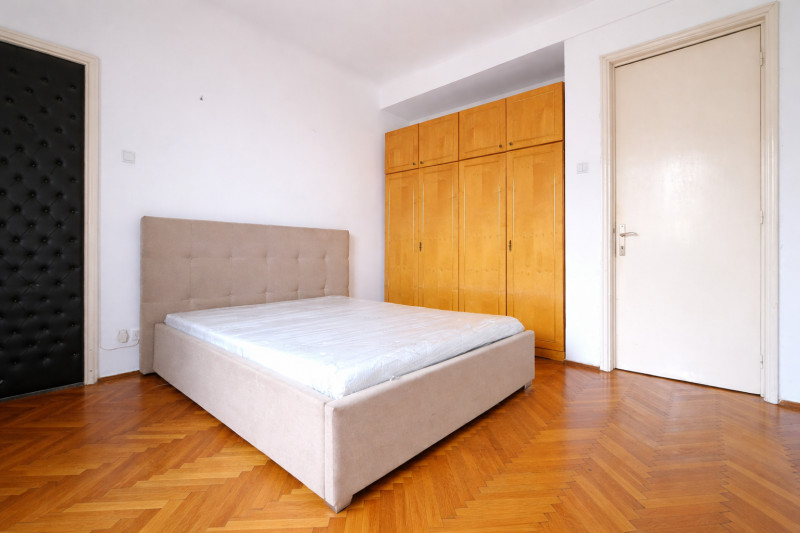 Bd. Carol I Apartament elegant cu proporții generoase și potențial de redefinire
