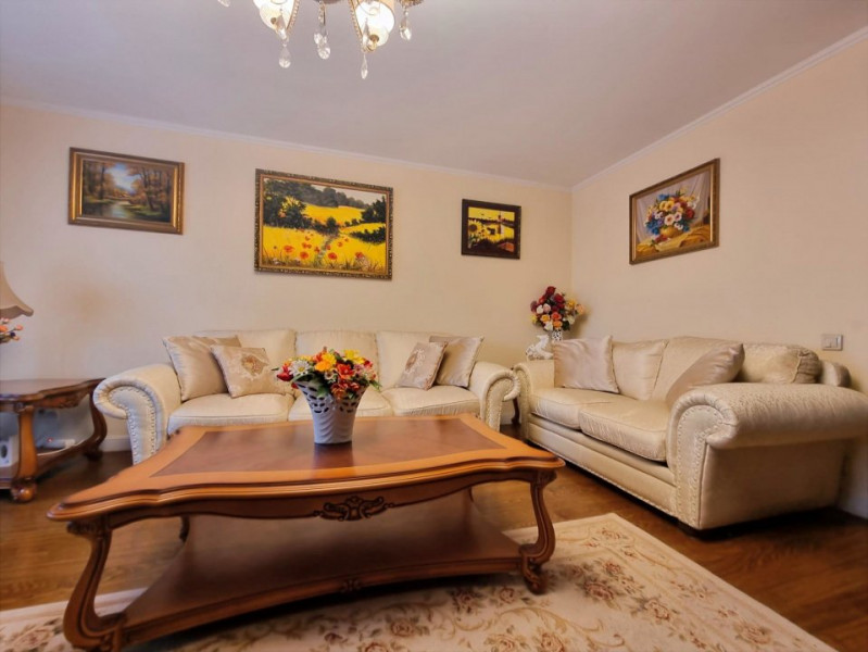 RARITATE // APARTAMENT 5 CAMERE UNIRII