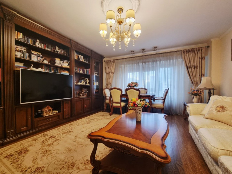 RARITATE // APARTAMENT 5 CAMERE UNIRII